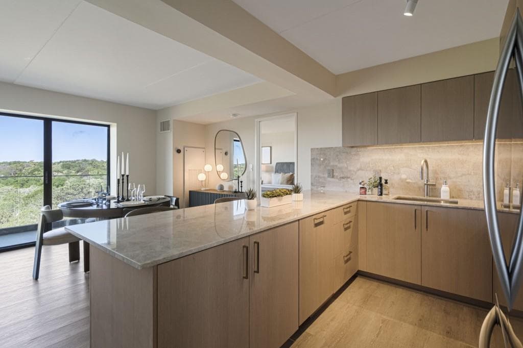 2 bedroom, 2 bathroom, 1,120 sq ft condominium under contract at 2460 Peachtree Road TS-02, Atlanta, GA 30305 — photo 7