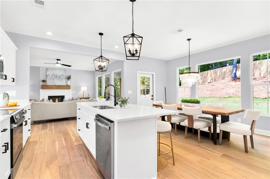 3 bedroom, 3 bathroom, 2,231 sq ft single family residence for sale at 6144 Cardinal Drive, Gainesville, GA 30506 — photo 5