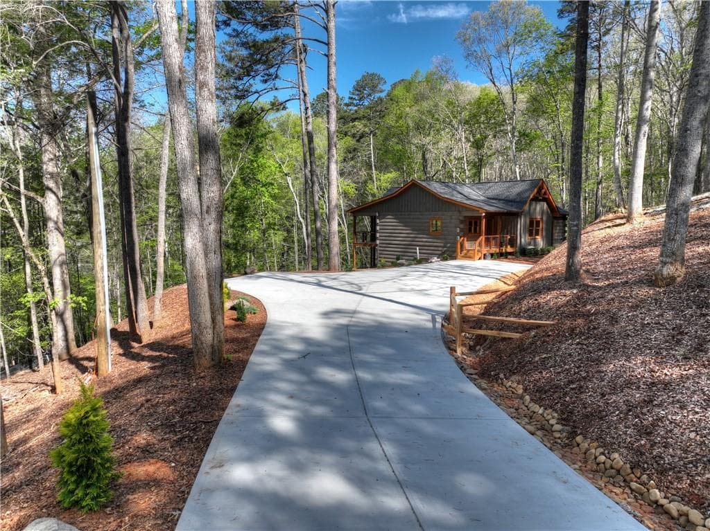 3 bedroom, 3 bathroom, 2,788 sq ft single family residence for sale at 245 Moonstone Drive, Ellijay, GA 30540 — photo 5