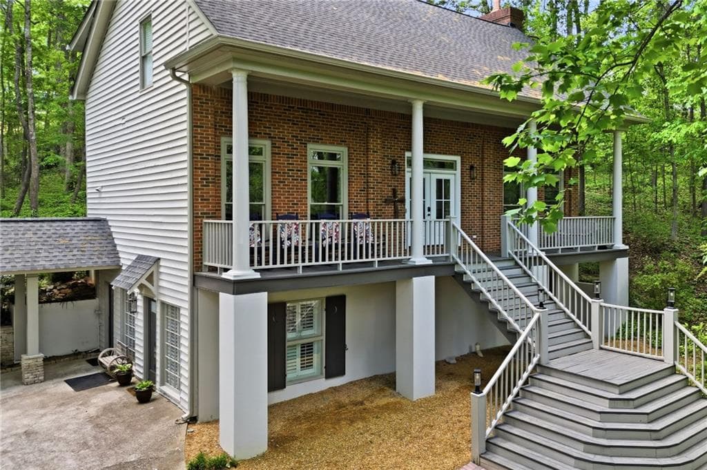 4 bedroom, 4 bathroom, 3,464 sq ft single family residence under contract at 130 Farm Hill Circle, Roswell, GA 30075 — photo 2