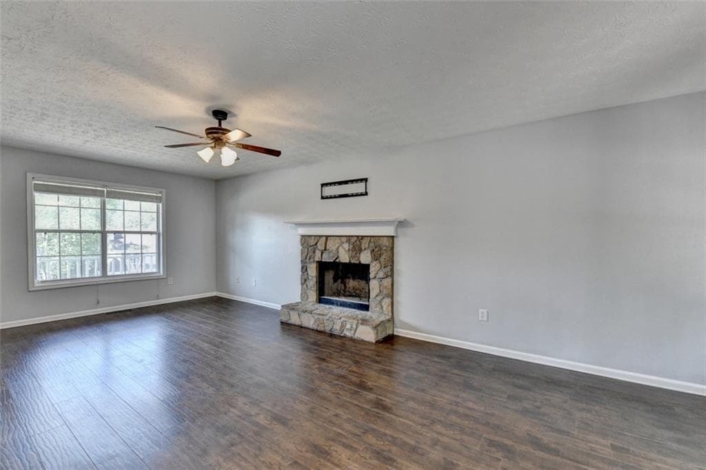 3 bedroom, 3 bathroom, 1,907 sq ft single family residence for sale at 3270 Spincaster Way, Loganville, GA 30052 — photo 4