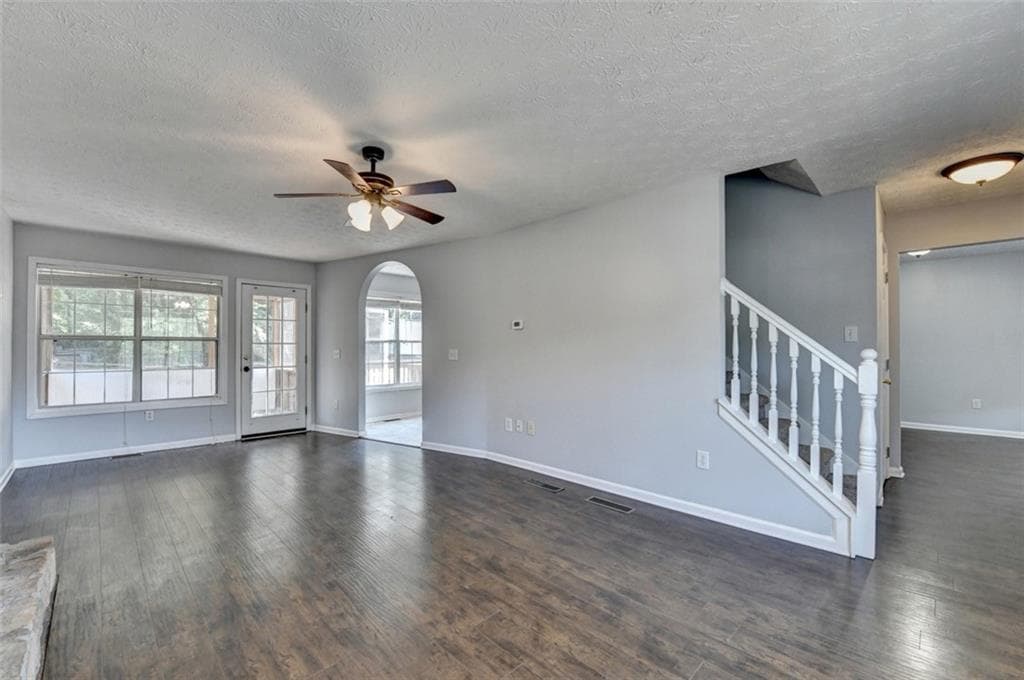 3 bedroom, 3 bathroom, 1,907 sq ft single family residence for sale at 3270 Spincaster Way, Loganville, GA 30052 — photo 6
