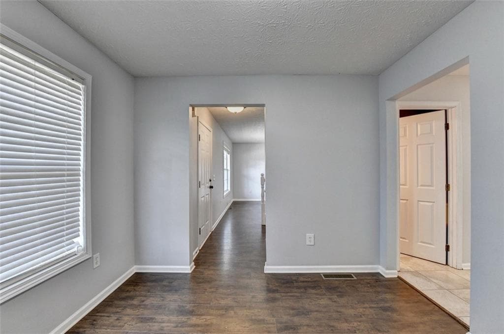 3 bedroom, 3 bathroom, 1,907 sq ft single family residence for sale at 3270 Spincaster Way, Loganville, GA 30052 — photo 7