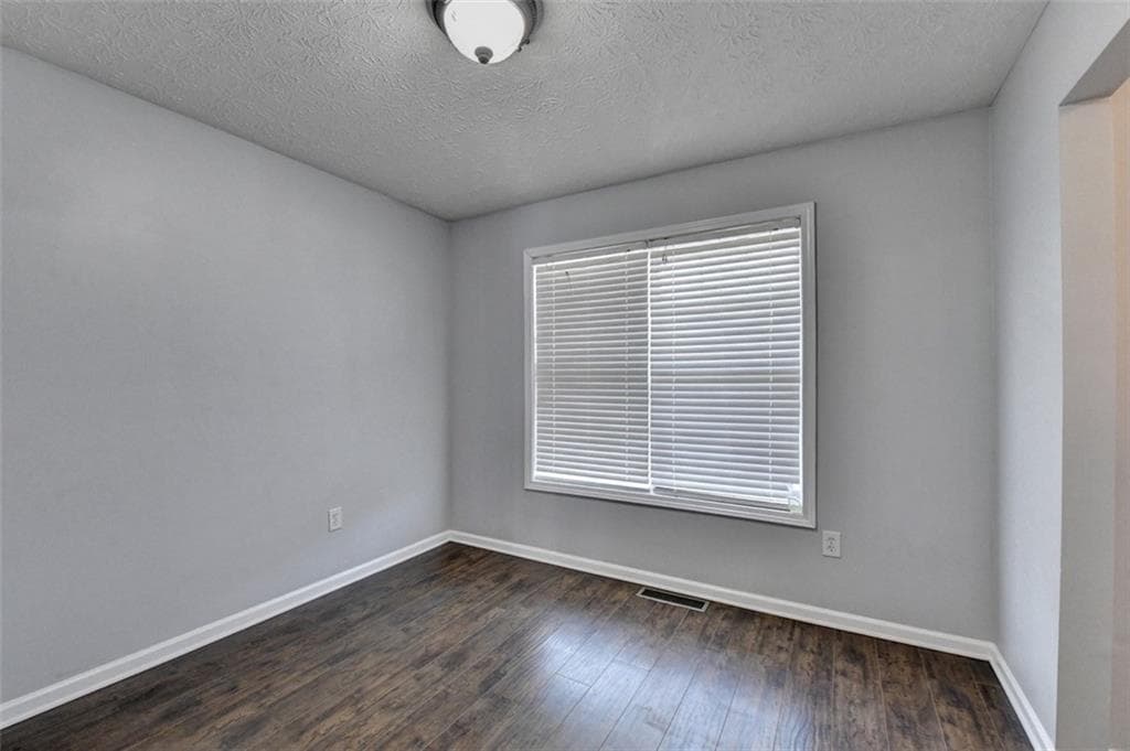 3 bedroom, 3 bathroom, 1,907 sq ft single family residence for sale at 3270 Spincaster Way, Loganville, GA 30052 — photo 9