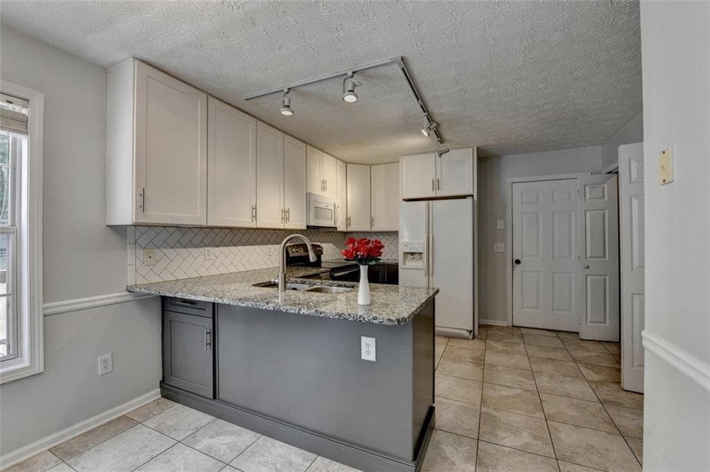 3 bedroom, 3 bathroom, 1,907 sq ft single family residence for sale at 3270 Spincaster Way, Loganville, GA 30052 — photo 10