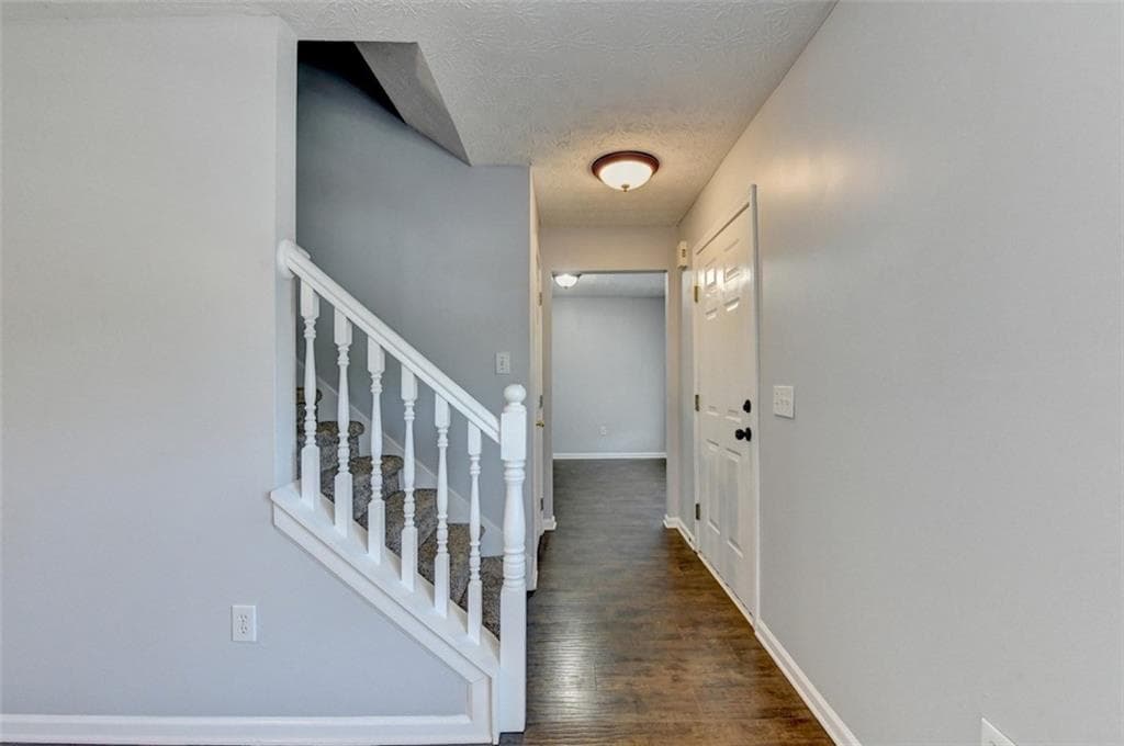 3 bedroom, 3 bathroom, 1,907 sq ft single family residence for sale at 3270 Spincaster Way, Loganville, GA 30052 — photo 2
