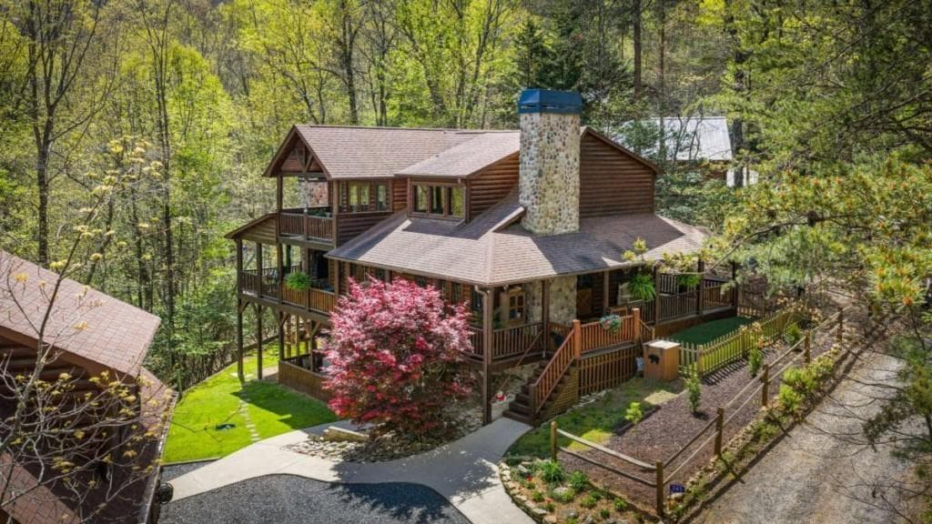 4 bedroom, 4 bathroom, 2,240 sq ft single family residence for sale at 245 Davenport Mountain Road 3, Blue Ridge, GA 30513 — photo 3