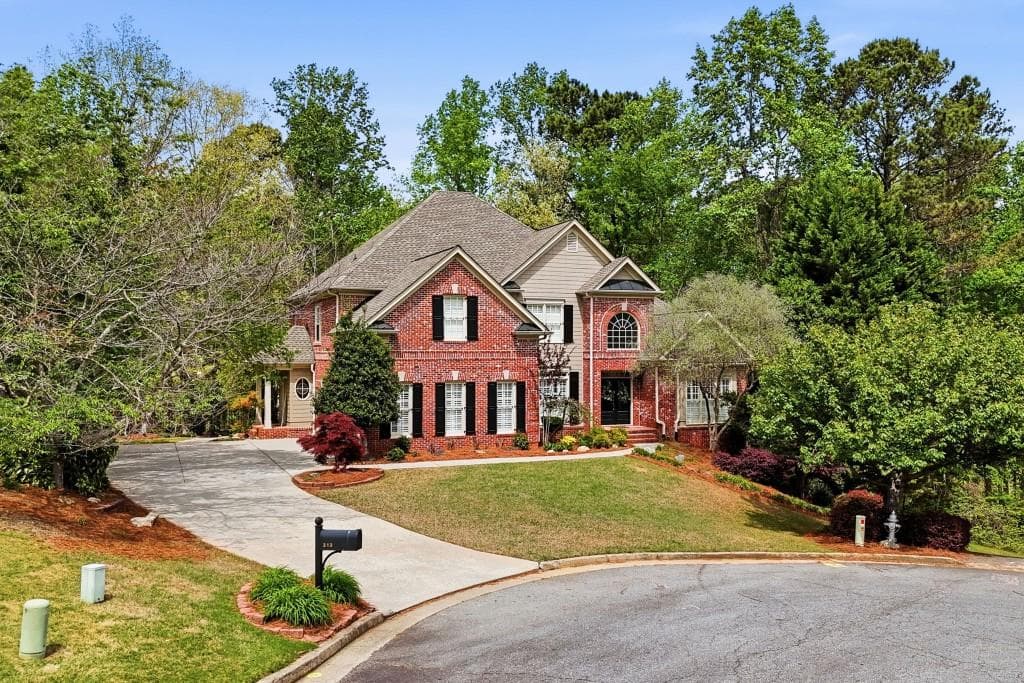 6 bedroom, 5 bathroom, 5,985 sq ft single family residence under contract at 313 Meadow Lark Crossing, Canton, GA 30114 — photo 2