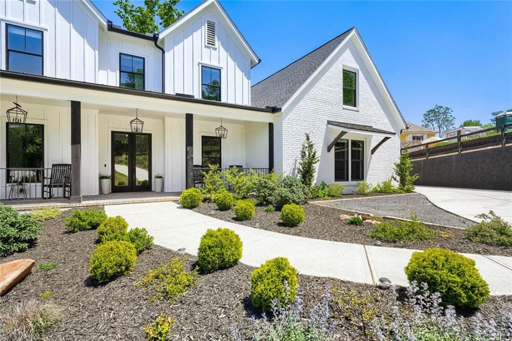 5 bedroom, 4 bathroom, 6,176 sq ft single family residence for sale at 4475 Pebble Rock Drive, Cumming, GA 30041 — photo 5