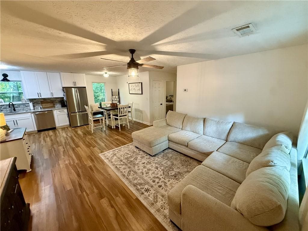 3 bedroom, 2 bathroom, 1,144 sq ft single family residence under contract at 140 Rosewood Drive, Dallas, GA 30132 — photo 4