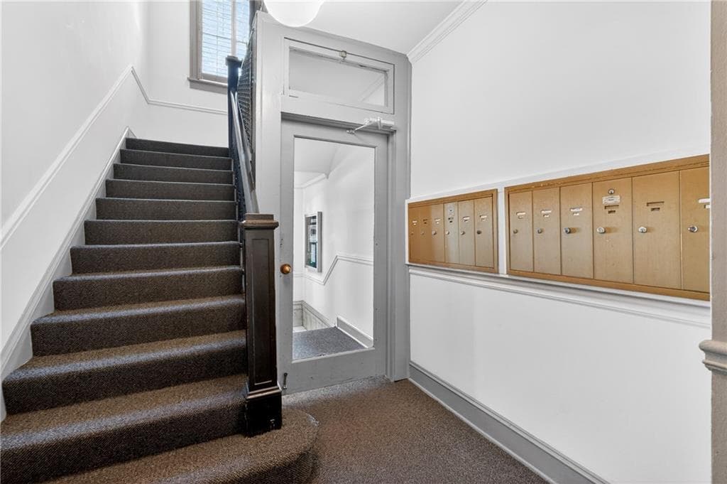 2 bedroom, 1 bathroom, 976 sq ft condominium for rent at 20 Collier Road 15, Atlanta, GA 30309 for $2,500 a month — photo 4
