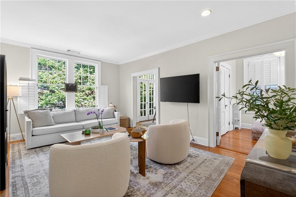 2 bedroom, 1 bathroom, 976 sq ft condominium for rent at 20 Collier Road 15, Atlanta, GA 30309 for $2,500 a month — photo 6