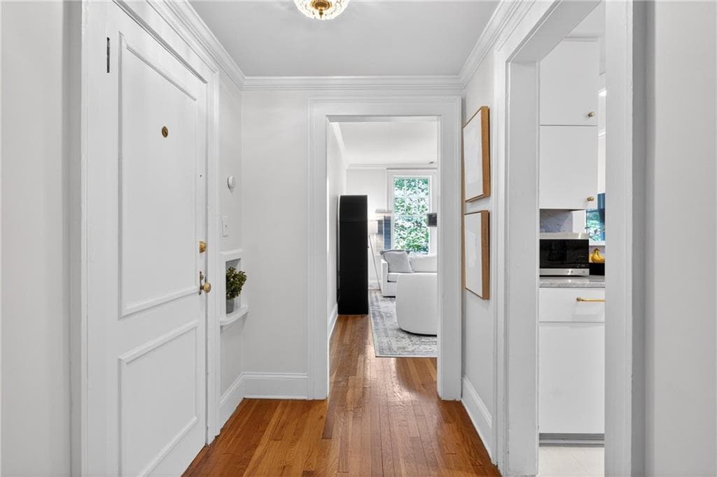 2 bedroom, 1 bathroom, 976 sq ft condominium for rent at 20 Collier Road 15, Atlanta, GA 30309 for $2,500 a month — photo 10