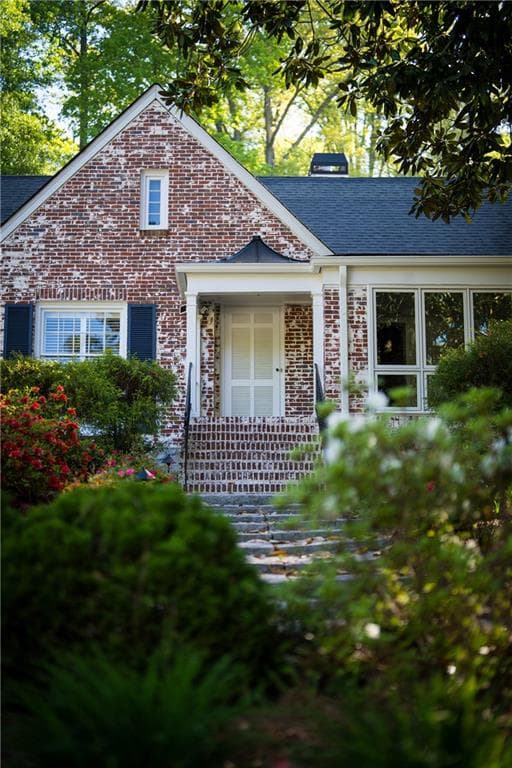 4 bedroom, 3 bathroom, 3,668 sq ft single family residence for sale at 561 Peachtree Battle Avenue, Atlanta, GA 30305 — photo 3