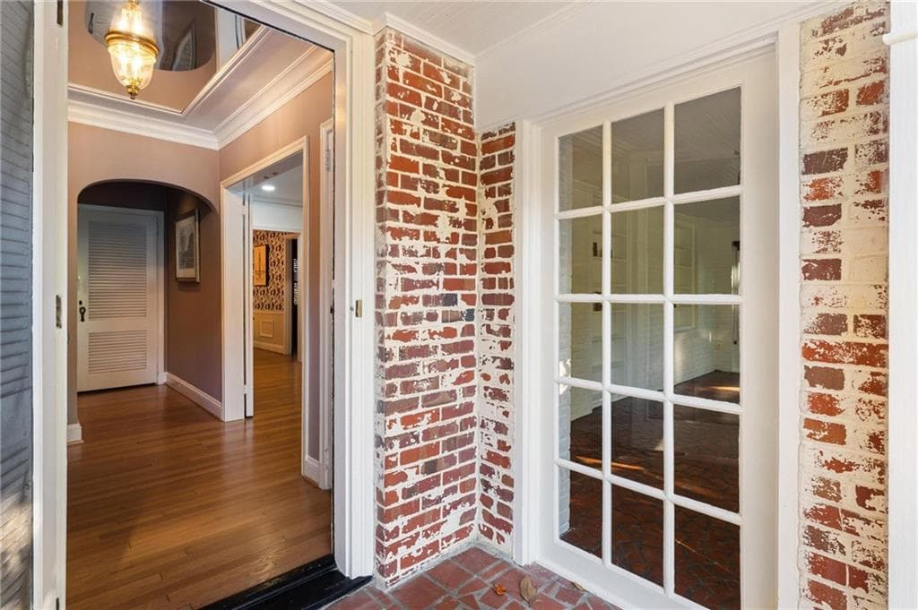 4 bedroom, 3 bathroom, 3,668 sq ft single family residence for sale at 561 Peachtree Battle Avenue, Atlanta, GA 30305 — photo 5