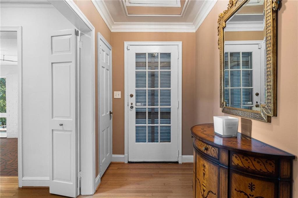 4 bedroom, 3 bathroom, 3,668 sq ft single family residence for sale at 561 Peachtree Battle Avenue, Atlanta, GA 30305 — photo 6