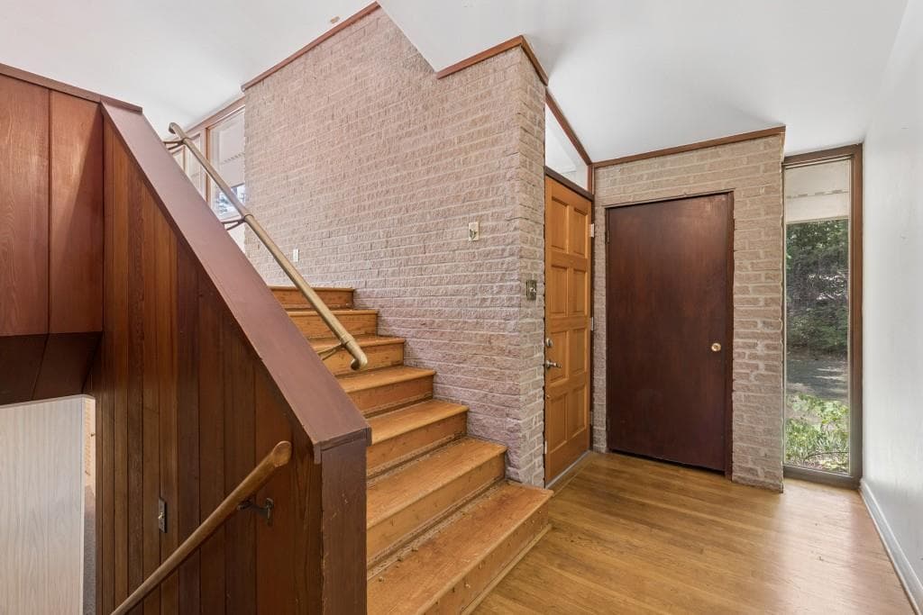 4 bedroom, 3 bathroom, 2,740 sq ft single family residence for sale at 2001 Castleway Lane, Atlanta, GA 30345 — photo 5