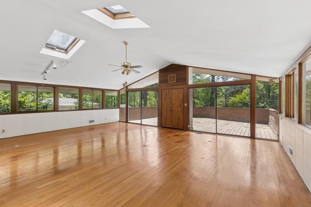 4 bedroom, 3 bathroom, 2,740 sq ft single family residence for sale at 2001 Castleway Lane, Atlanta, GA 30345 — photo 7