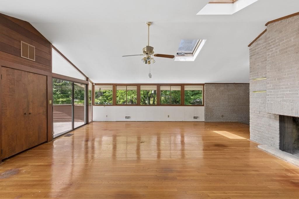 4 bedroom, 3 bathroom, 2,740 sq ft single family residence for sale at 2001 Castleway Lane, Atlanta, GA 30345 — photo 8