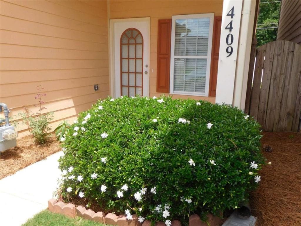 3 bedroom, 3 bathroom, 1,404 sq ft single family residence for rent at 4409 Plum Frost Court, Oakwood, GA 30566 for $1,750 a month — photo 4