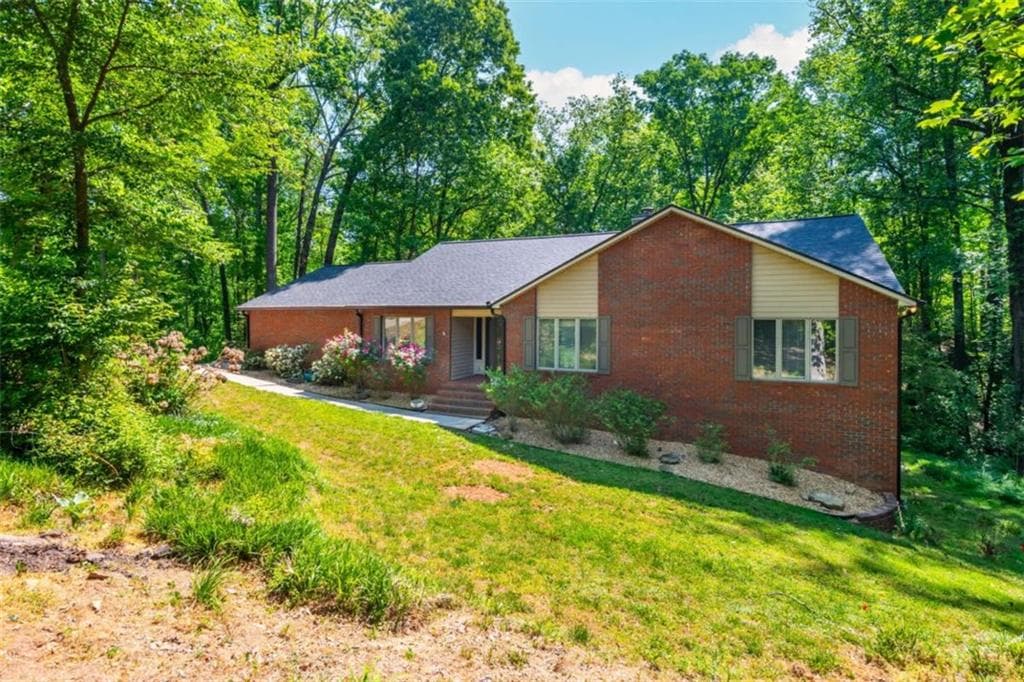 3 bedroom, 3 bathroom, 4,080 sq ft single family residence sold at 4250 Red Fox Trail, Oakwood, GA 30566
