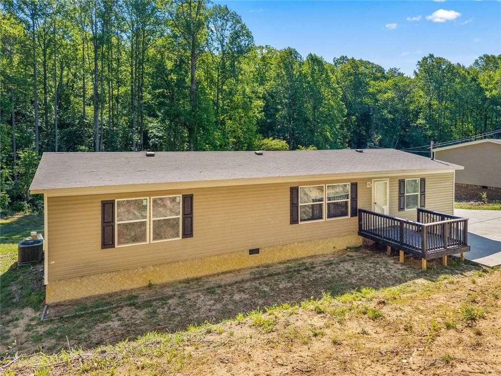 3 bedroom, 2 bathroom, 1,680 sq ft single family residence for sale at 2261 Barnes Drive, Gainesville, GA 30507 — photo 2