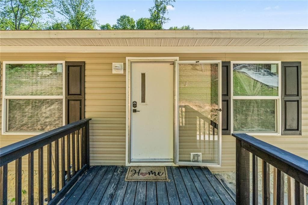 3 bedroom, 2 bathroom, 1,680 sq ft single family residence for sale at 2261 Barnes Drive, Gainesville, GA 30507 — photo 3