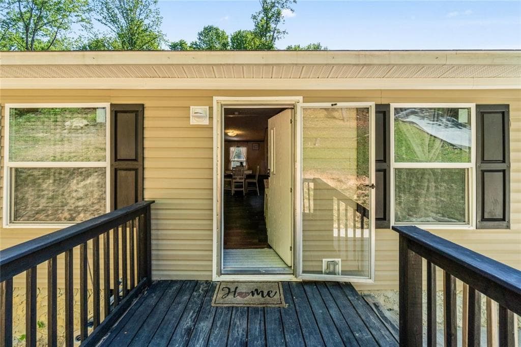 3 bedroom, 2 bathroom, 1,680 sq ft single family residence for sale at 2261 Barnes Drive, Gainesville, GA 30507 — photo 4