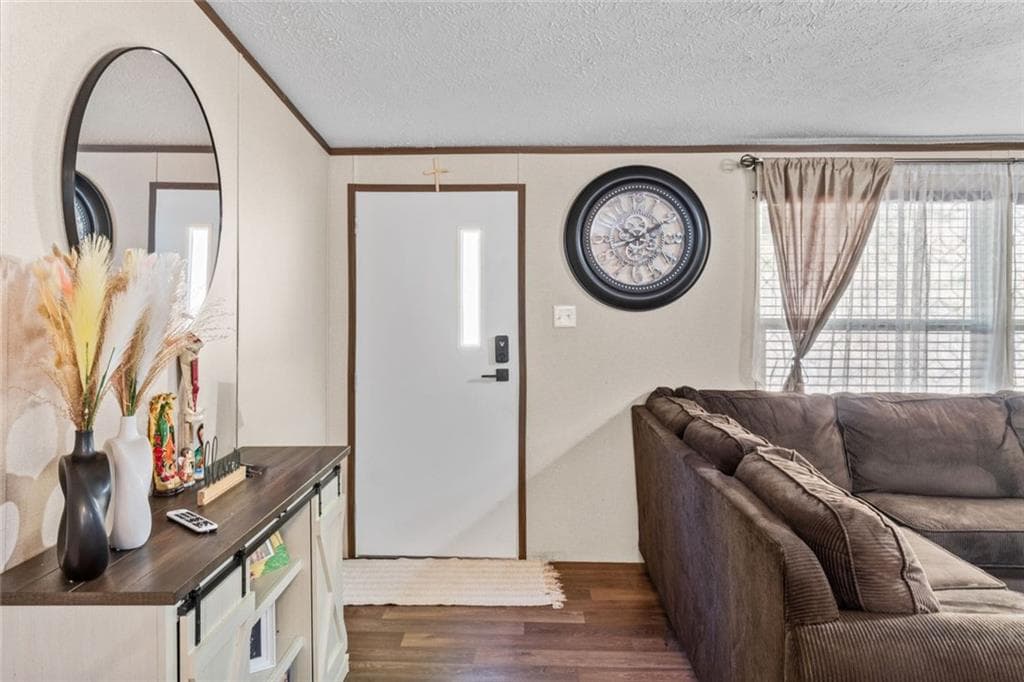 3 bedroom, 2 bathroom, 1,680 sq ft single family residence for sale at 2261 Barnes Drive, Gainesville, GA 30507 — photo 5