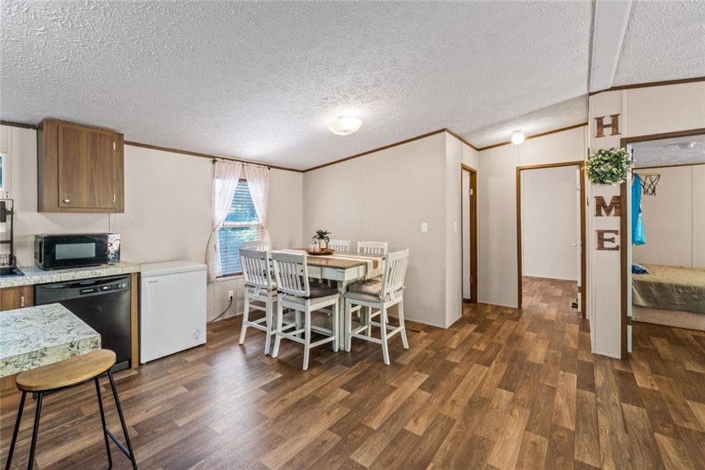 3 bedroom, 2 bathroom, 1,680 sq ft single family residence for sale at 2261 Barnes Drive, Gainesville, GA 30507 — photo 7