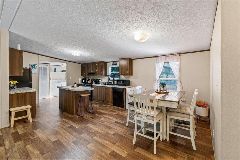3 bedroom, 2 bathroom, 1,680 sq ft single family residence for sale at 2261 Barnes Drive, Gainesville, GA 30507 — photo 8