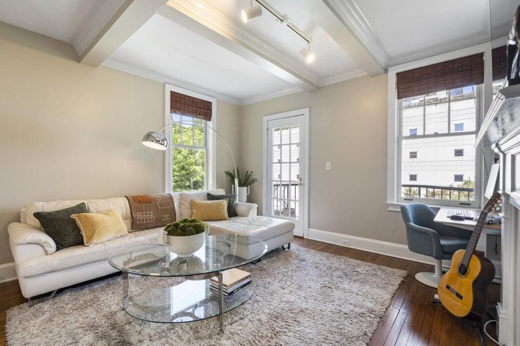 1 bedroom, 1 bathroom, 615 sq ft condominium for sale at 2840 Peachtree Road 406, Atlanta, GA 30305 — photo 3