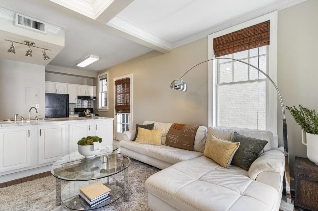 1 bedroom, 1 bathroom, 615 sq ft condominium for sale at 2840 Peachtree Road 406, Atlanta, GA 30305 — photo 5