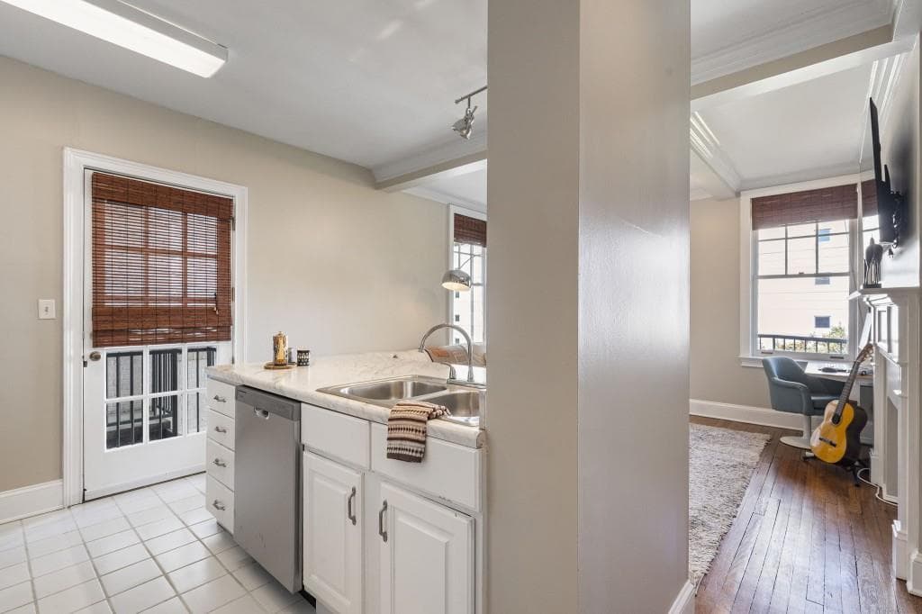 1 bedroom, 1 bathroom, 615 sq ft condominium for sale at 2840 Peachtree Road 406, Atlanta, GA 30305 — photo 10