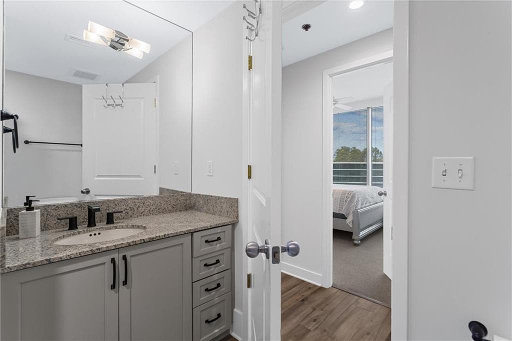 2 bedroom, 2 bathroom, 1,266 sq ft condominium for sale at 3338 Peachtree Road 702, Atlanta, GA 30326 — photo 9