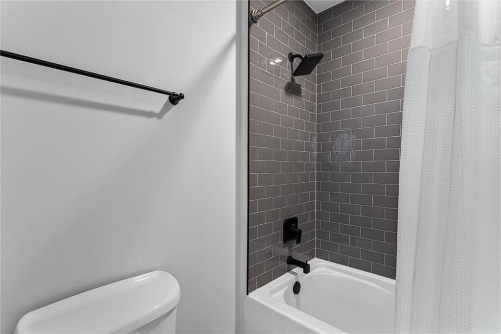 2 bedroom, 2 bathroom, 1,266 sq ft condominium for sale at 3338 Peachtree Road 702, Atlanta, GA 30326 — photo 10