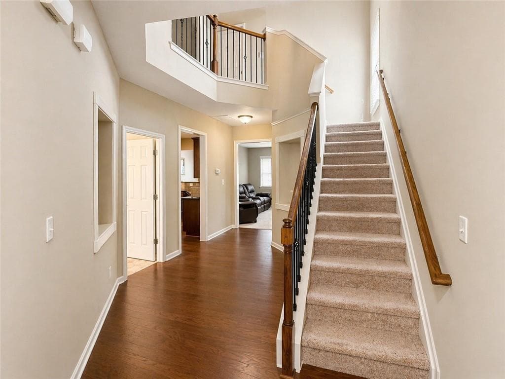 3 bedroom, 3 bathroom, 1,765 sq ft townhouse for sale at 1525 Winshire Cove, Alpharetta, GA 30004 — photo 3