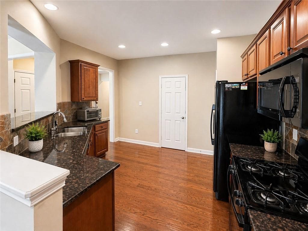 3 bedroom, 3 bathroom, 1,765 sq ft townhouse for sale at 1525 Winshire Cove, Alpharetta, GA 30004 — photo 8