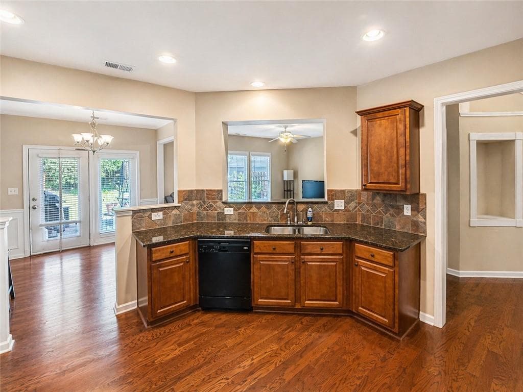 3 bedroom, 3 bathroom, 1,765 sq ft townhouse for sale at 1525 Winshire Cove, Alpharetta, GA 30004 — photo 7