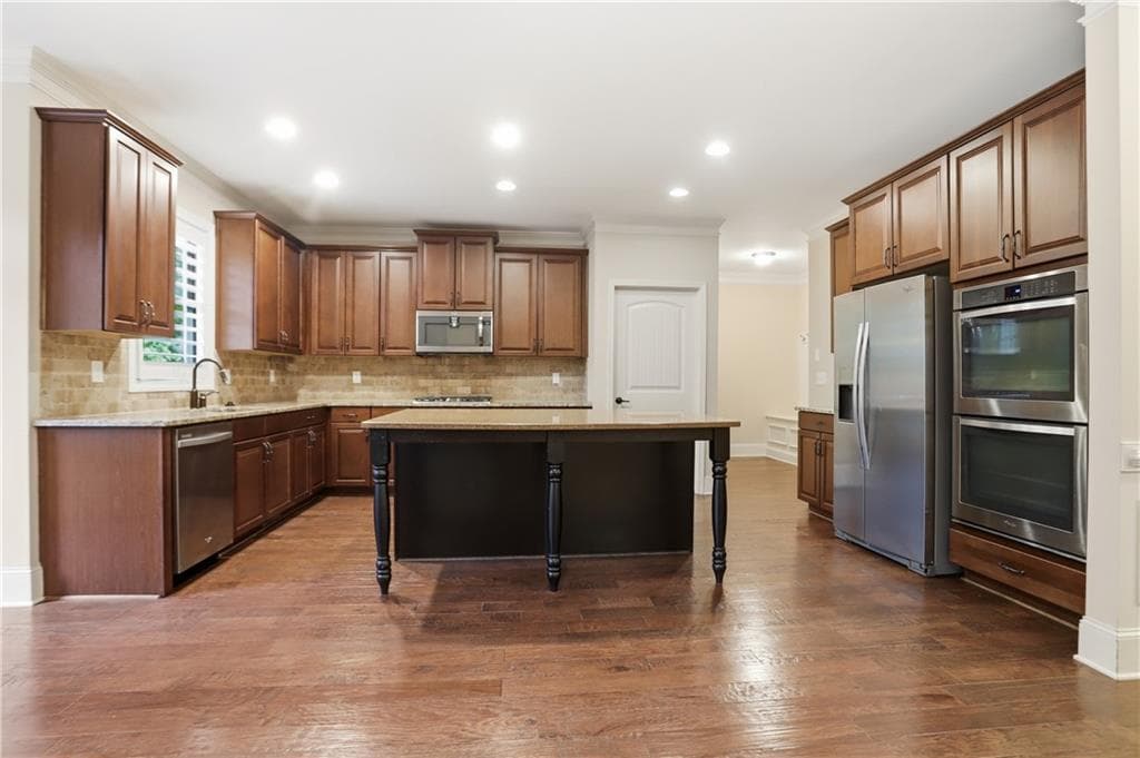 5 bedroom, 4 bathroom, 5,584 sq ft single family residence for sale at 115 Cochran Farms Drive, Roswell, GA 30075 — photo 2
