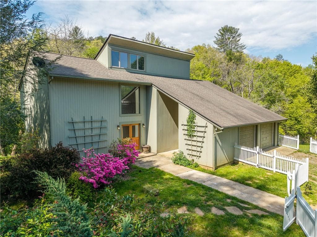 215 Murphy Lane, Mineral Bluff, GA 30559 — most recent listing photo