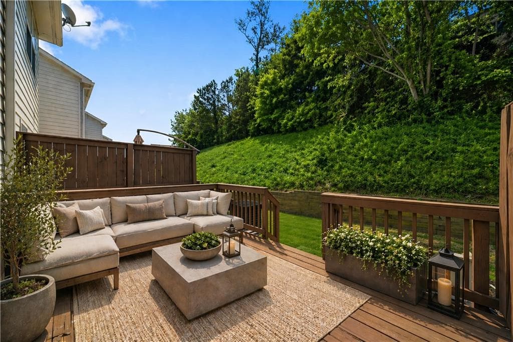 3 bedroom, 4 bathroom, 1,326 sq ft townhouse for sale at 1232 Liberty Parkway, Atlanta, GA 30318 — photo 10