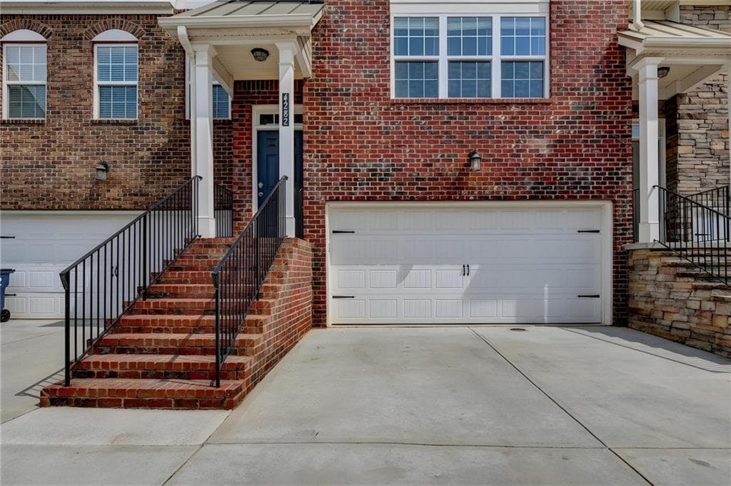 3 bedroom, 4 bathroom, 2,432 sq ft townhouse for sale at 4282 Buford Valley Way, Buford, GA 30518 — photo 2