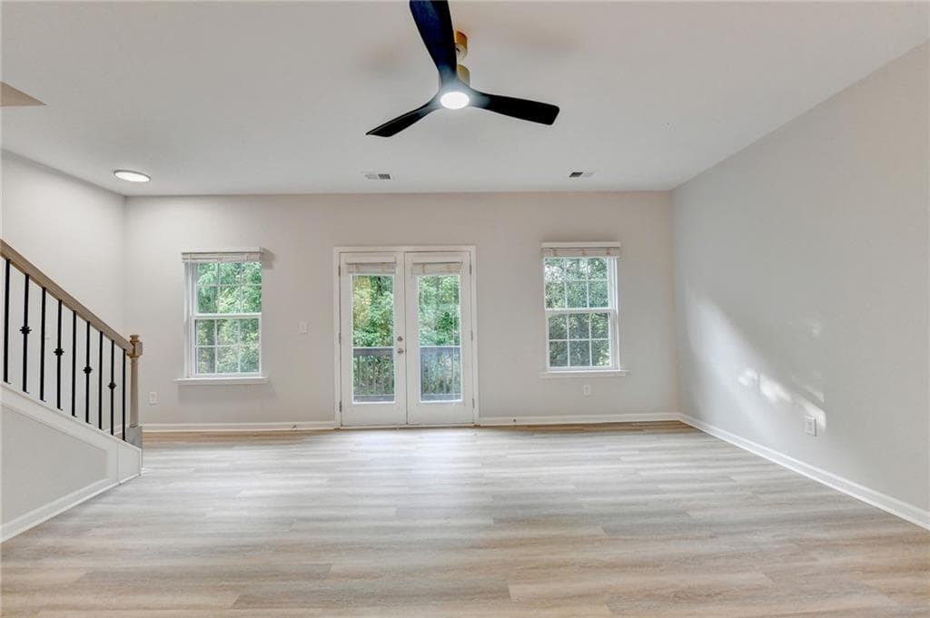 3 bedroom, 4 bathroom, 2,432 sq ft townhouse for sale at 4282 Buford Valley Way, Buford, GA 30518 — photo 5