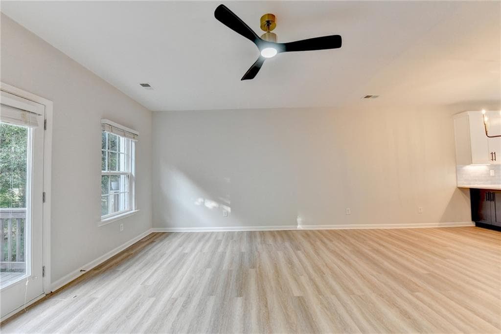 3 bedroom, 4 bathroom, 2,432 sq ft townhouse for sale at 4282 Buford Valley Way, Buford, GA 30518 — photo 7