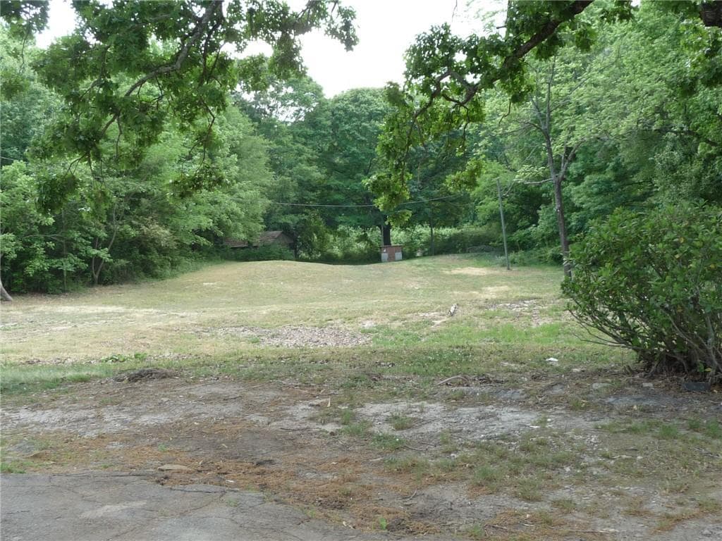 3 bedroom, 1 bathroom, 1,689 sq ft single family residence for sale at 1184 Highway 124, Hoschton, GA 30548 — photo 1 of 12