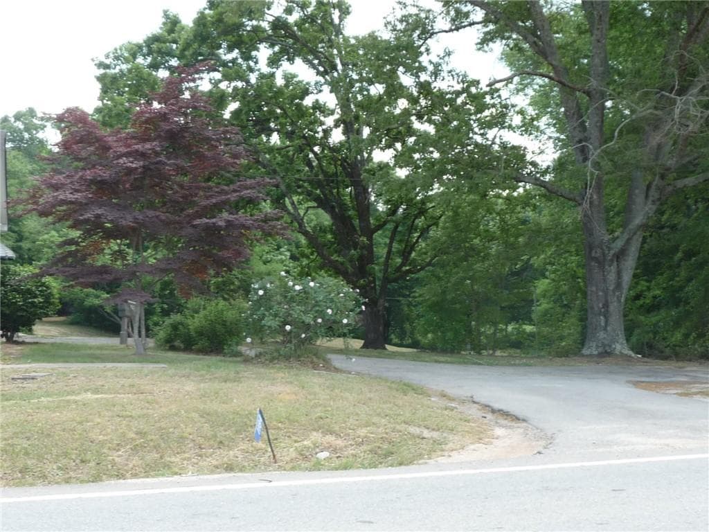 3 bedroom, 1 bathroom, 1,689 sq ft single family residence for sale at 1184 Highway 124, Hoschton, GA 30548 — photo 4