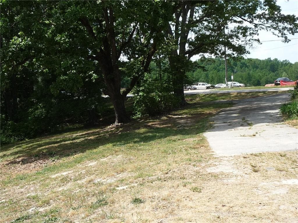 3 bedroom, 1 bathroom, 1,689 sq ft single family residence for sale at 1184 Highway 124, Hoschton, GA 30548 — photo 7
