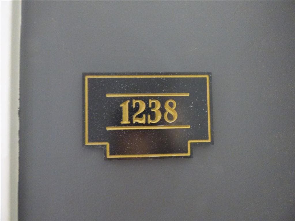 1 bedroom, 1 bathroom, 1,082 sq ft condominium for sale at 870 Mayson Turner Road 1238, Atlanta, GA 30314 — photo 7