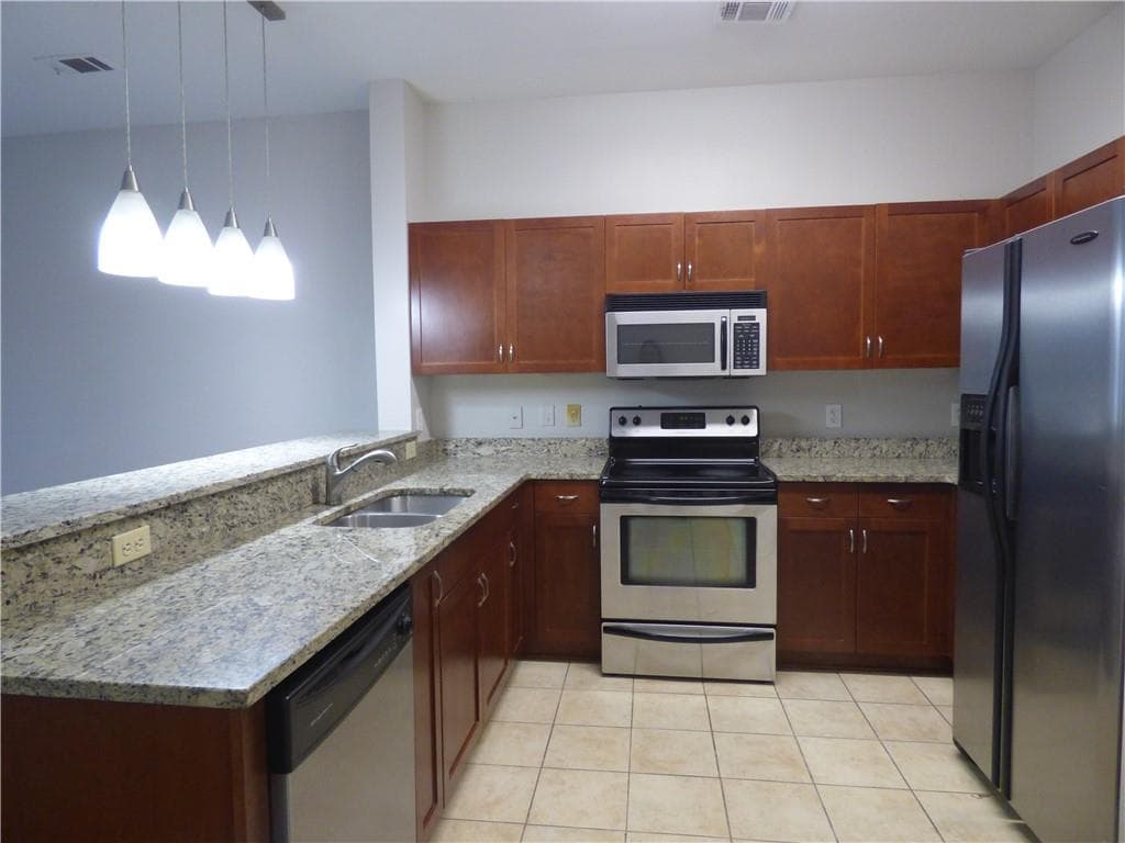1 bedroom, 1 bathroom, 1,082 sq ft condominium for sale at 870 Mayson Turner Road 1238, Atlanta, GA 30314 — photo 9
